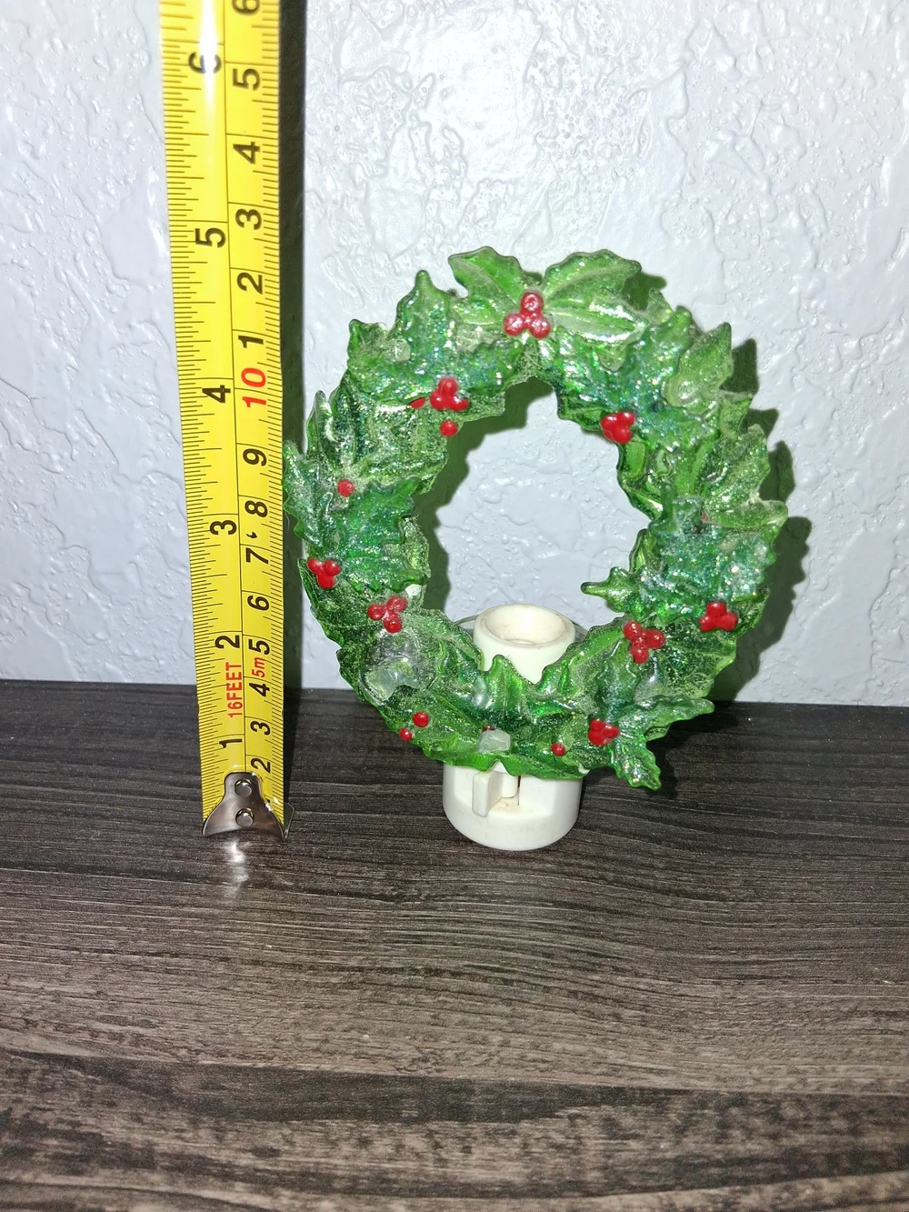 ​Vintage Christmas Green Holly Wreath Night Light Plug In Acrylic Berries 5 Inch
